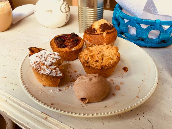 What's the Best Method for Making a Flaky and Buttery English Eccles Cake?